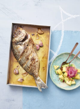 Orata al forno alla paprica con insalata di mango