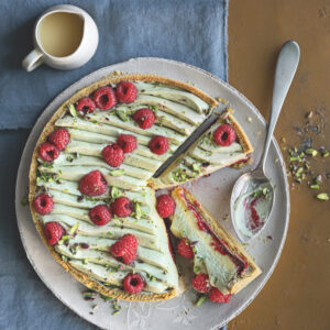 Crostata al pistacchio e lamponi con ganache montata