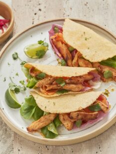 Tacos di pollo al lime e salsa piccante