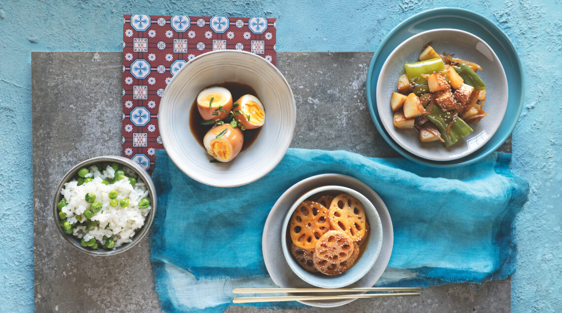 Banchan, patate, uova, radice di loto, riso