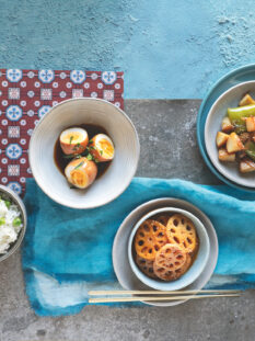 Banchan, patate, uova, radice di loto, riso