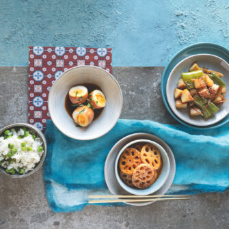 Banchan, patate, uova, radice di loto, riso