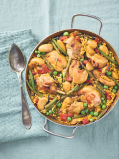 Pollo, coniglio e tante verdure ne fanno una proposta ricca e variegata
