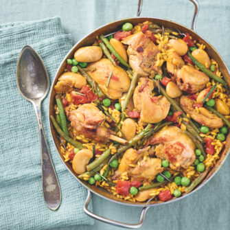 Pollo, coniglio e tante verdure ne fanno una proposta ricca e variegata