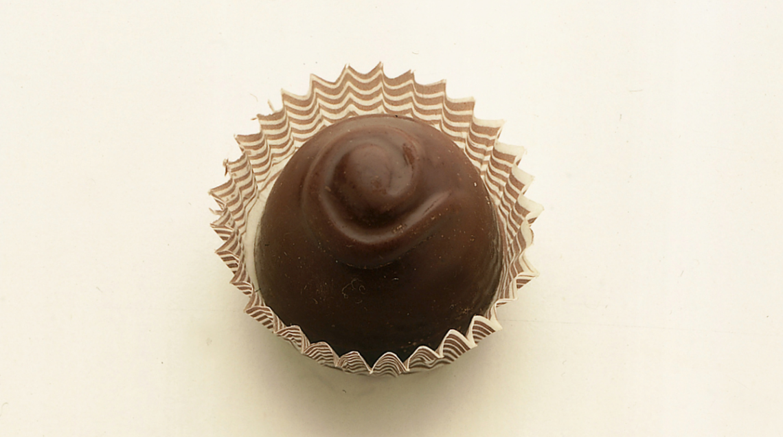 Un piccolo cioccolatino di fondente nel pirottino. Il boero &egrave; tipicamente riempito con una ciliegia intera ma senza nocciolo e il suo liquore