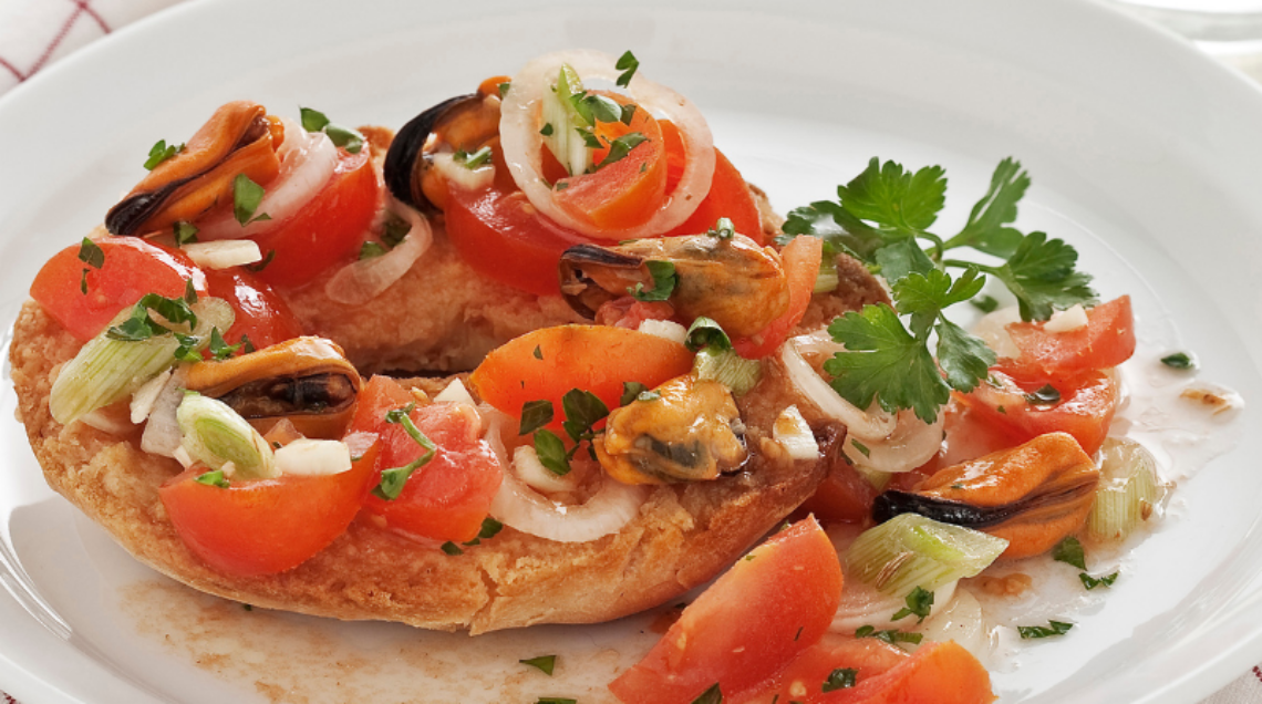 Friselle con zuppetta di cozze e pomodorini Pachino