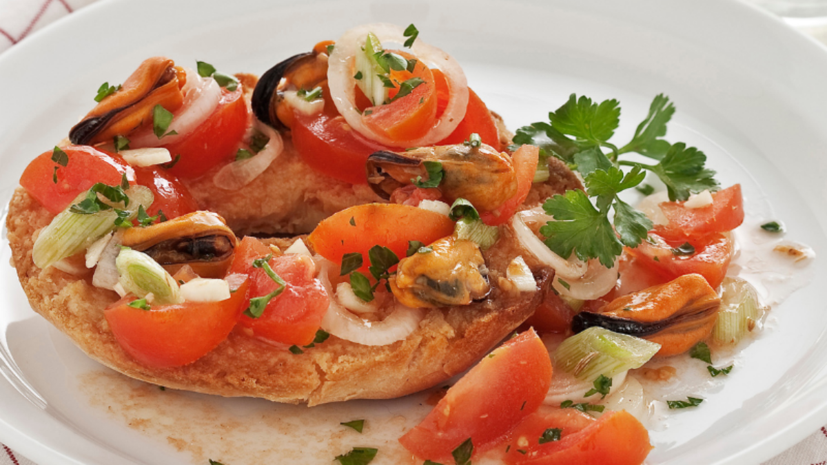 Friselle con zuppetta di cozze e pomodorini Pachino