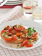 Friselle con zuppetta di cozze e pomodorini Pachino