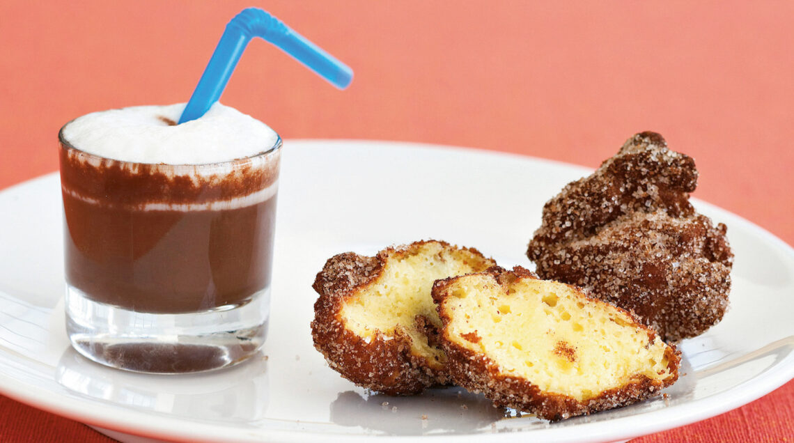 Frittelle di frutta con zuppetta di cioccolato