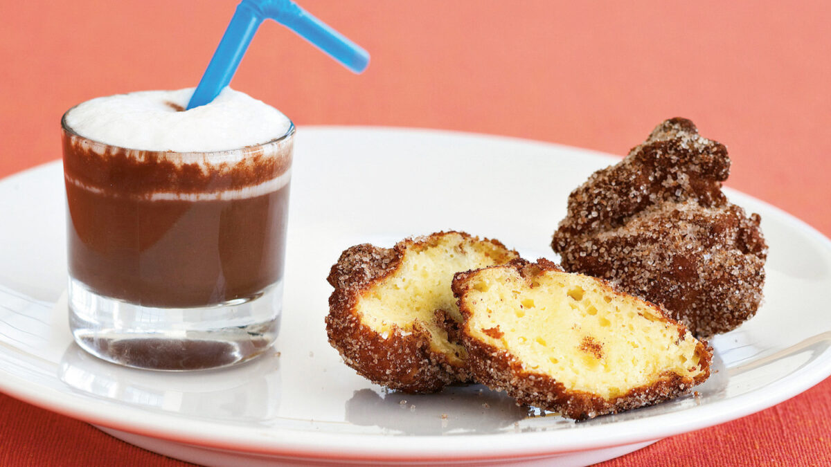 Frittelle di frutta con zuppetta di cioccolato