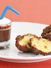 Frittelle di frutta con zuppetta di cioccolato