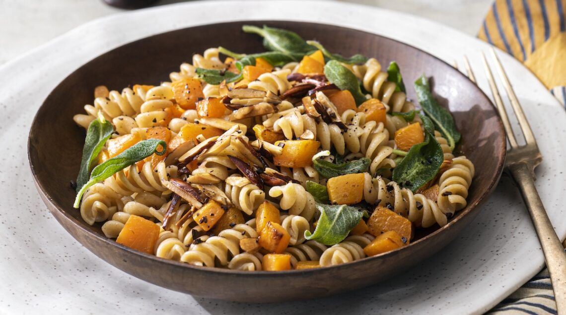 Fusilli con zucca, salvia, burro nocciola, mandorle e polvere di