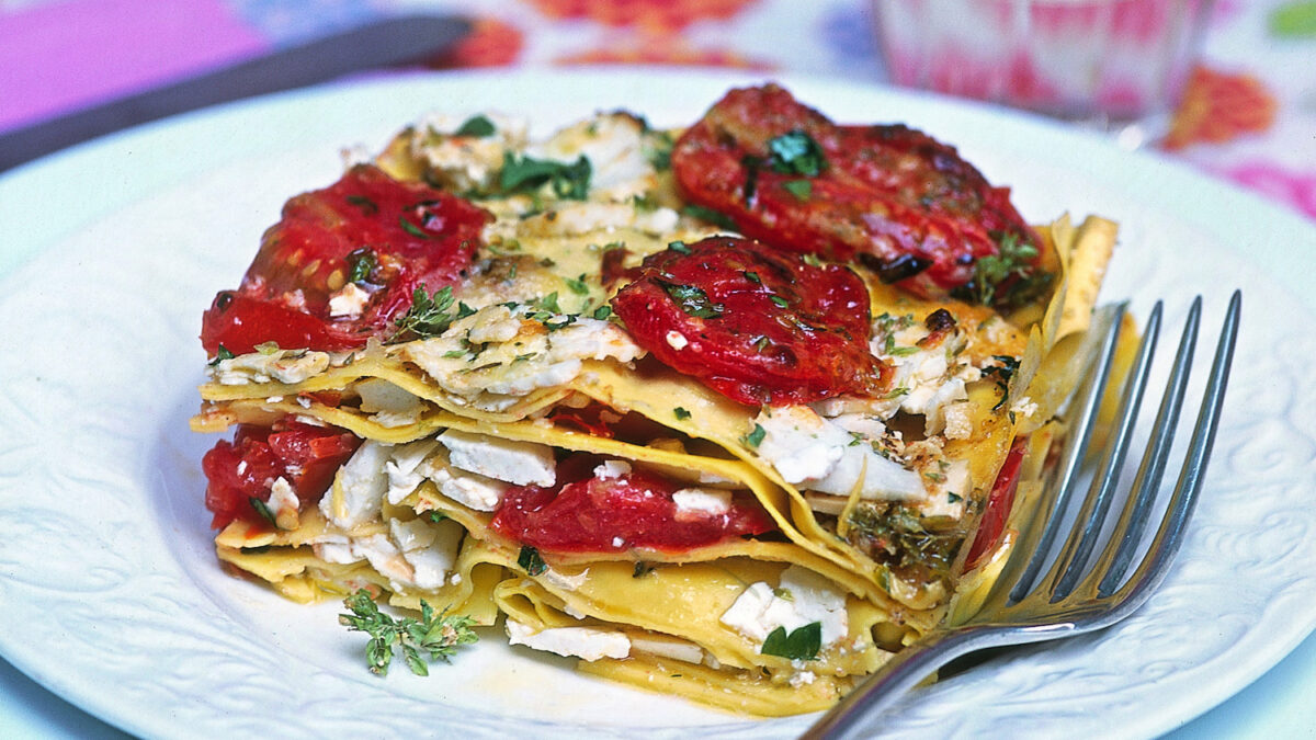 Lasagne estive con pomodorini al forno e ricotta salata