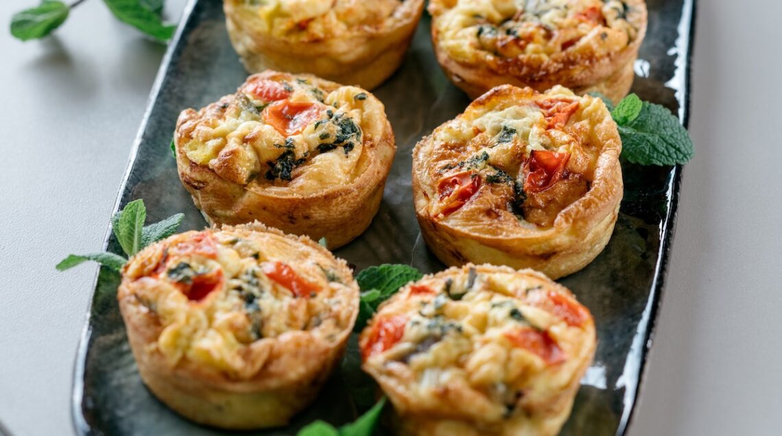 Muffin di frittata ai cipollotti