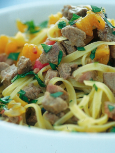 Nidi con ragù d'anatra e albicocche