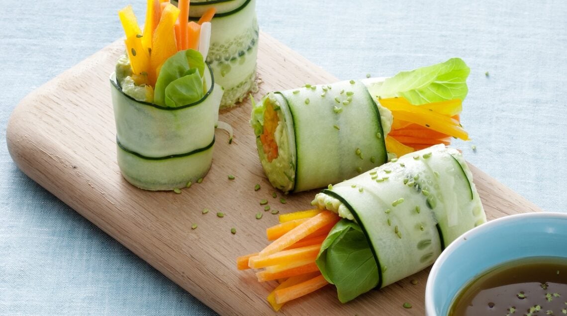 Rotolini di cetriolo con verdurine