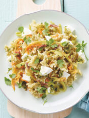 Reginette con tapenade verde fiori di zucca e bufala