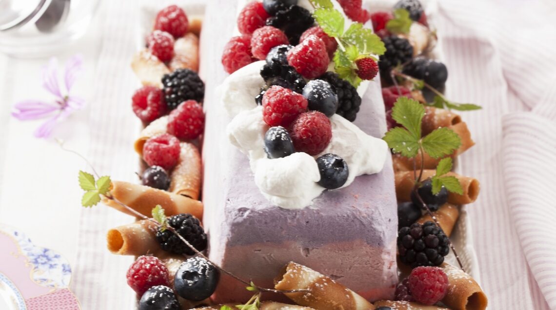 Torta di gelato ai frutti di bosco