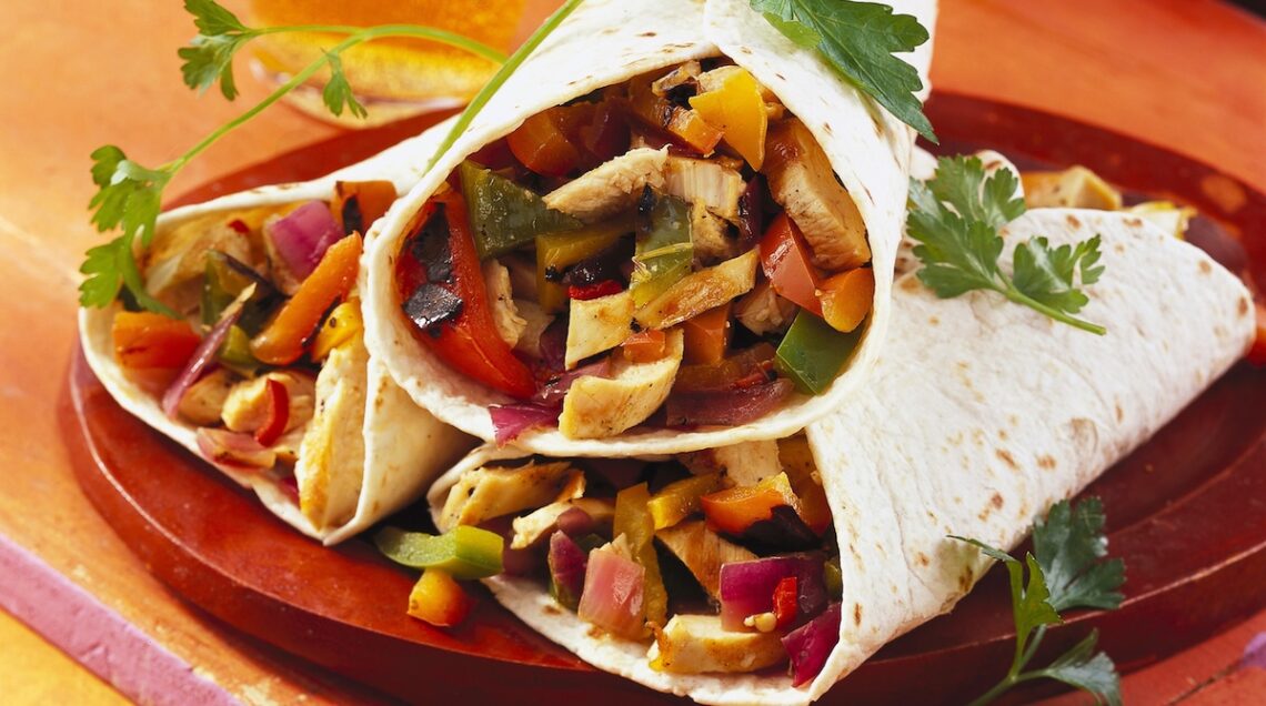 Tortillas con pollo e verdure