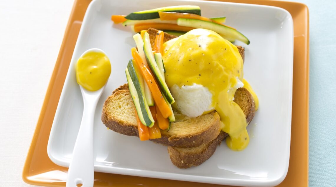 Uova Benedict con olandese senapata