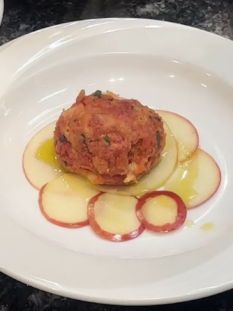Canederli alla rapa rossa con carpaccio di mele Kanzi