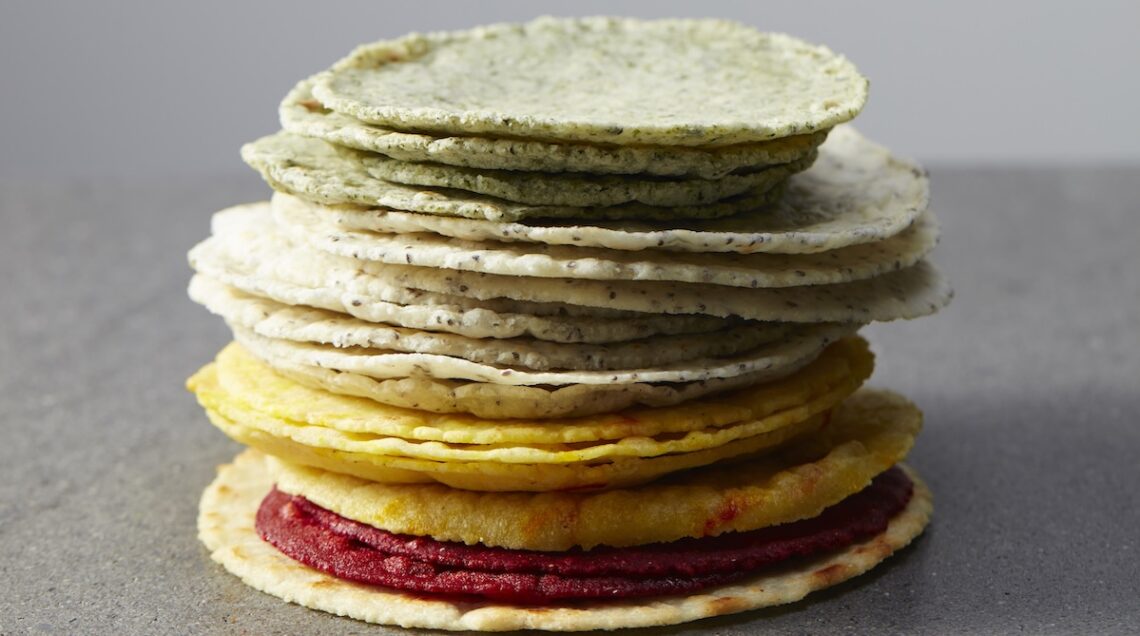 tortillas di diversi colori e composizioni