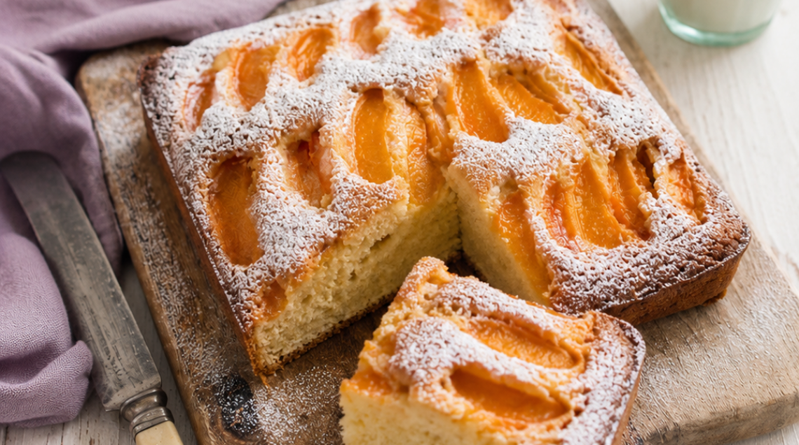 Torta soffice albicocche e mandorle