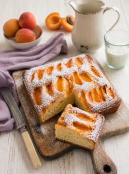 Torta soffice albicocche e mandorle