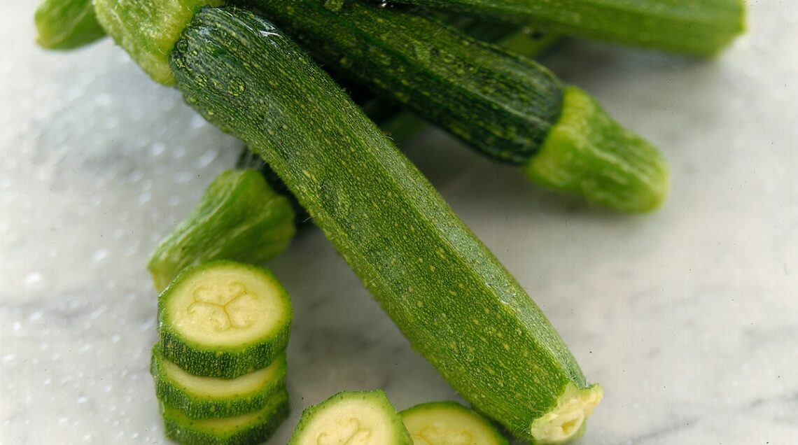zucchine novelle intere e affettate