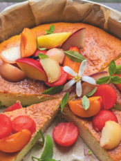 Torta di ricotta al limone con macedonia al vino
