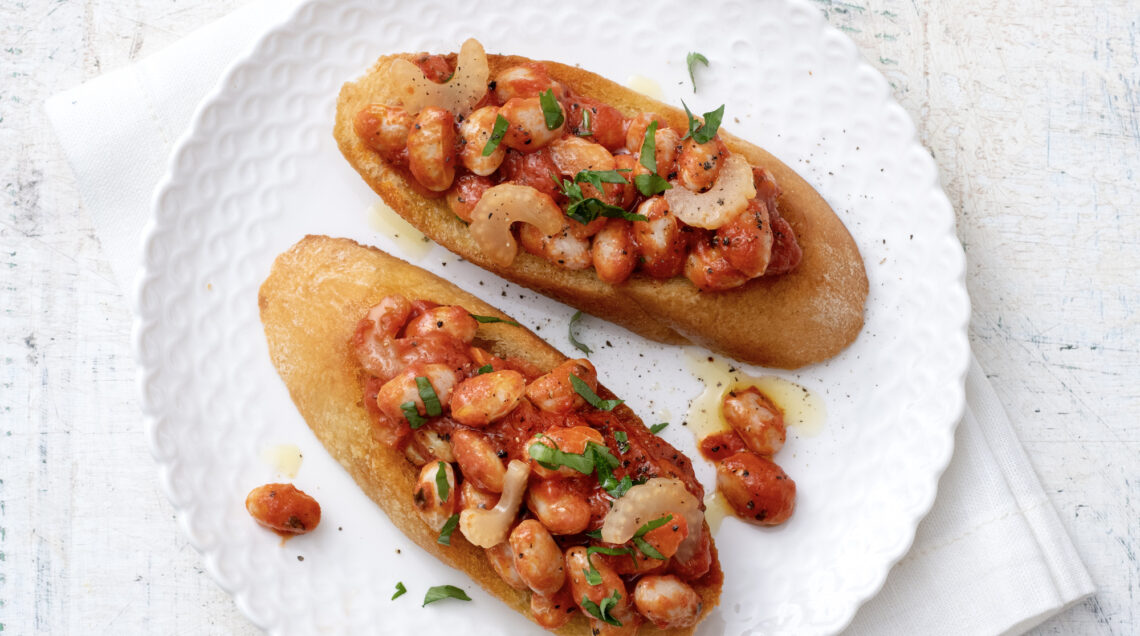 crostoni con borlotti al pomodoro