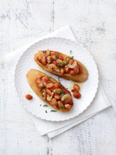 crostoni con borlotti al pomodoro