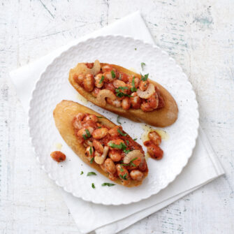 crostoni con borlotti al pomodoro