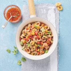 Orecchiette al sugo crudo al doppio pomodoro e briciole