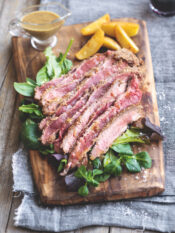 Tagliata di manzo in crosta di cereali e salsa alla senape