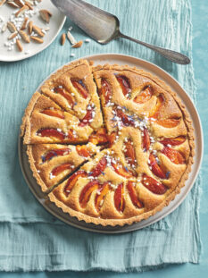 Crostata alle albicocche con crema frangipane