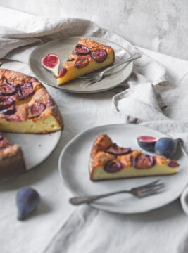 Torta semisoffice di ricotta e fichi