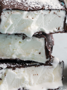 Barrette di gelato al cocco e cioccolato croccante