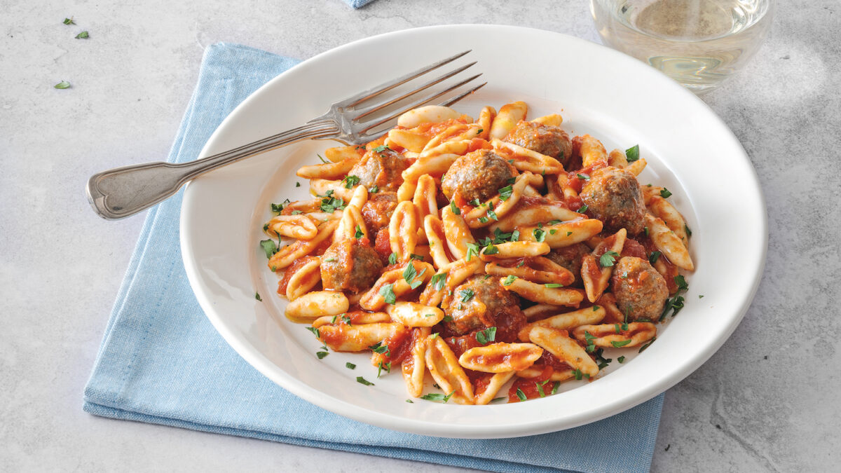 Capunti pugliesi al sugo con polpette di cavallo