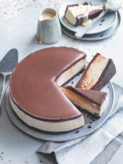 Cheesecake al mocaccino con cioccolato bianco e ganache