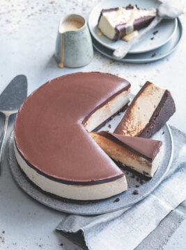 Cheesecake al mocaccino con cioccolato bianco e ganache