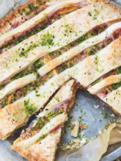 Crostata rustica alle pesche e pistacchi freschi