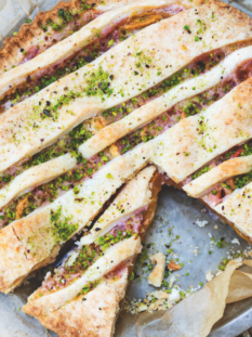 Crostata rustica alle pesche e pistacchi freschi