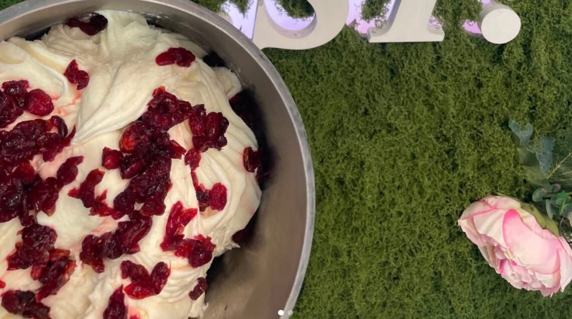 Carapina con gelato Galaverna, fiordilatte al Brie variegato con mirtillo rosso macerato nel Campari di Vannucci