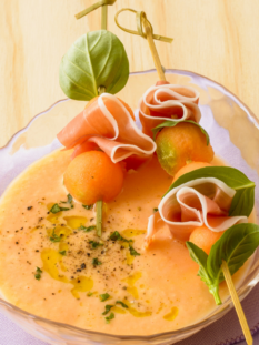 Gazpacho di melone e prosciutto senza cottura: la ricetta