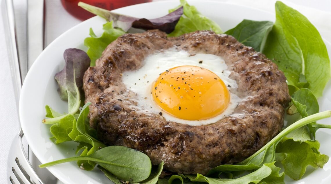 Hamburger al forno con uova