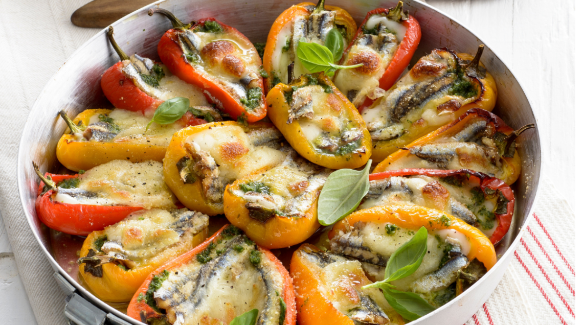 Peperoncini al forno filanti con scamorza e timo