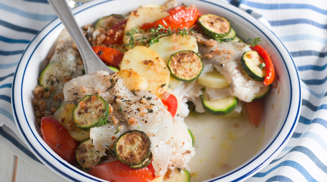 Pesce al forno estivo: il tian di platessa e patate