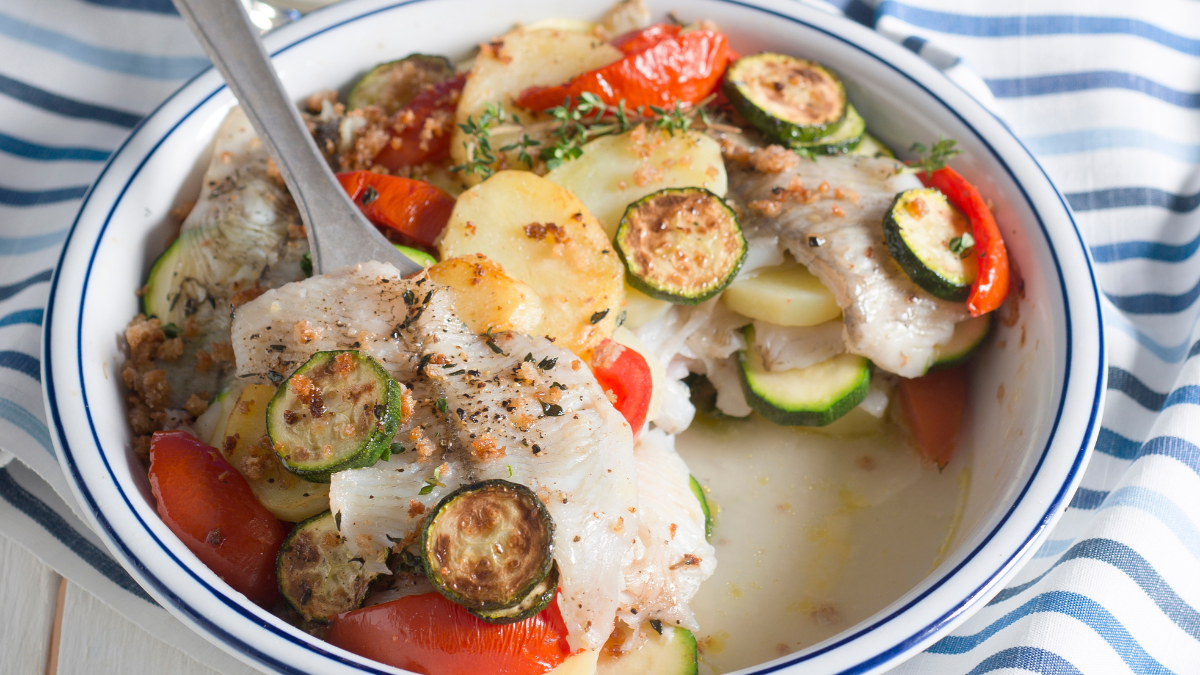 Pesce al forno estivo: il tian di platessa e patate