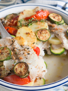 Pesce al forno estivo: il tian di platessa e patate